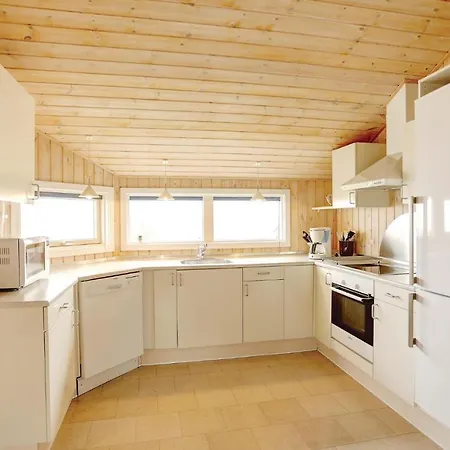 Awesome Home In Allinge With Sauna بيت للعطل *