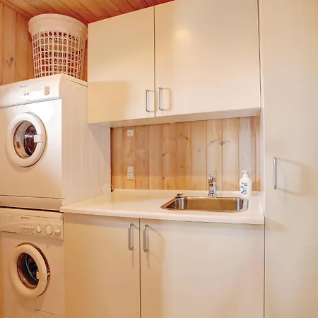 بيت للعطل Awesome Home In Allinge With Sauna *