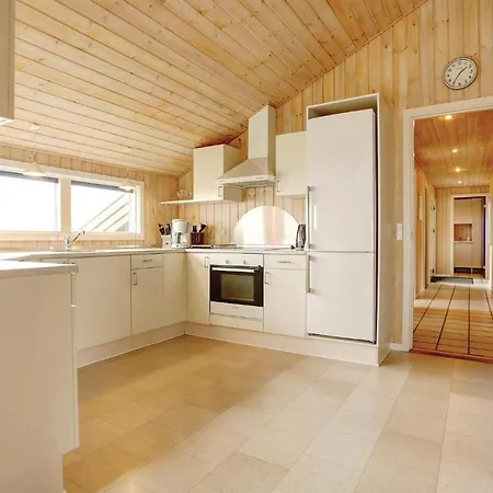 بيت للعطل Awesome Home In Allinge With Sauna *