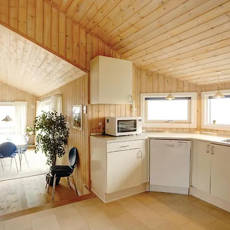 بيت للعطل Awesome Home In Allinge With Sauna إلينغه