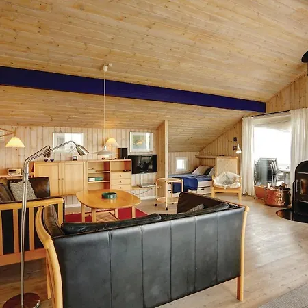 بيت للعطل Awesome Home In Allinge With Sauna إلينغه
