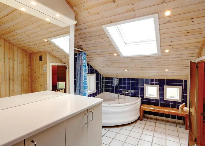 Four-bedroom In Tatil Evi Allinge-Sandvig